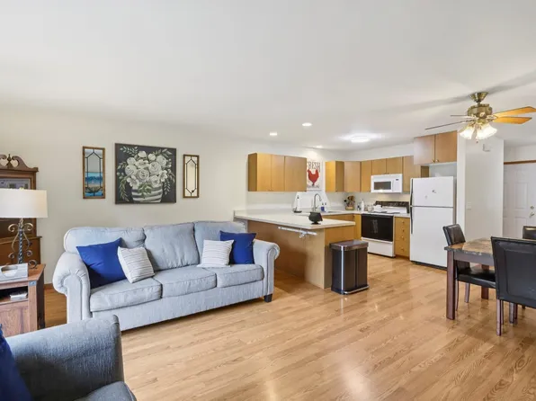 457 Bowlavard Ave APT 2, Belleville, WI 53508