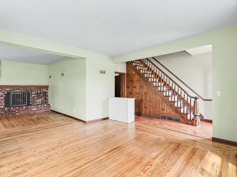 1203 Main St — Photo 11