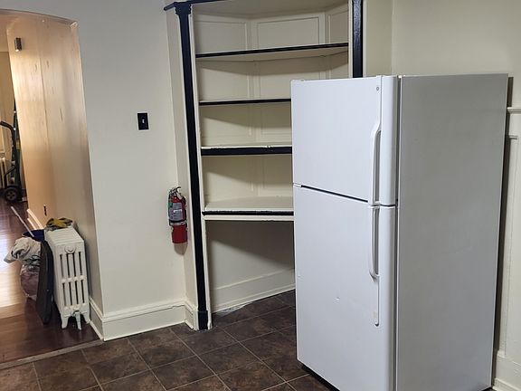2nd image of 2117 W Ontario St APT 1