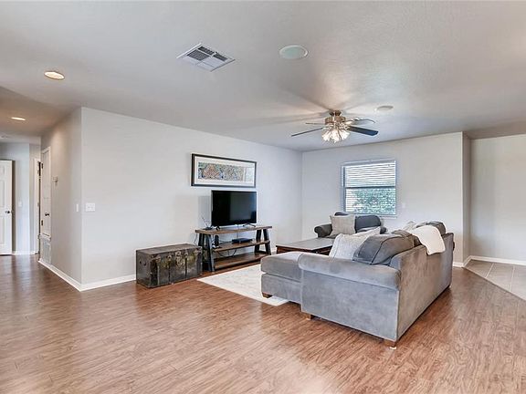4th image of 2204 Patriot Dr