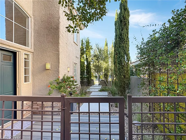 1352 Fox Acres Dr — Photo 26