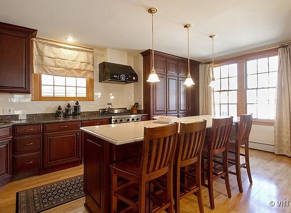 3rd image of 3839 N Hermitage Ave #1