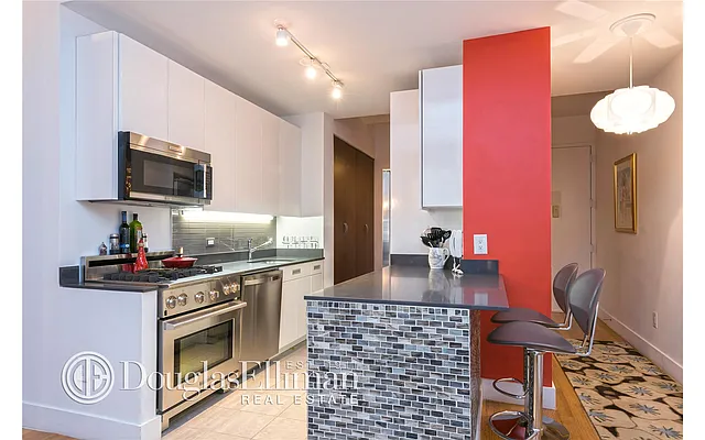 Sold by Douglas Elliman | media 22