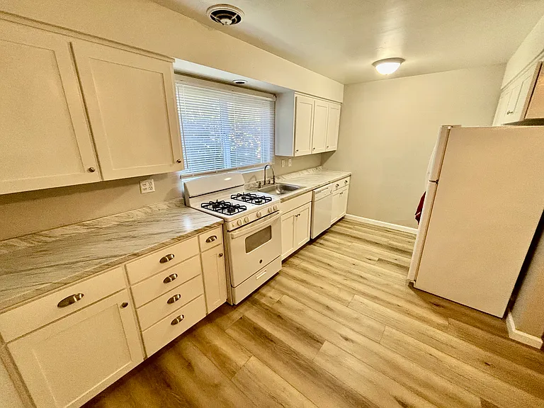614 J St — Photo 4