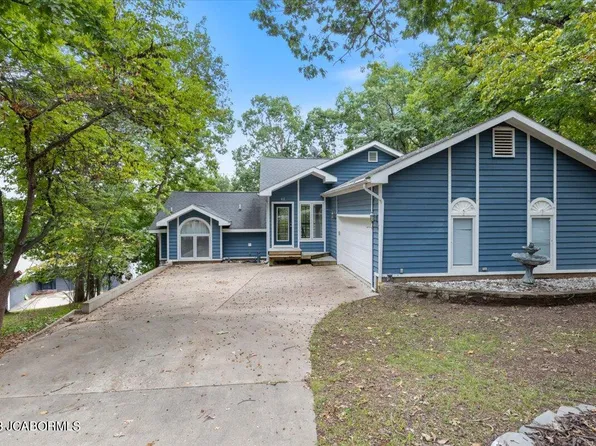 42 Park Cir, Lake Ozark, MO 65049