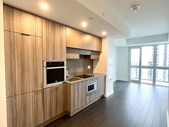 2nd image of 39 Roehampton Ave #1501