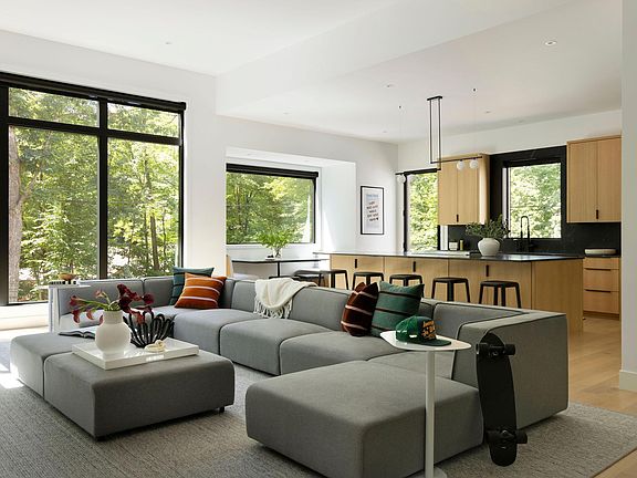 4th image of 3225 W 54th St