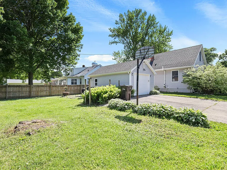 1 Car garage