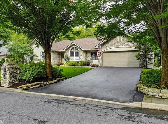 2nd image of 4565 Dolores Ln