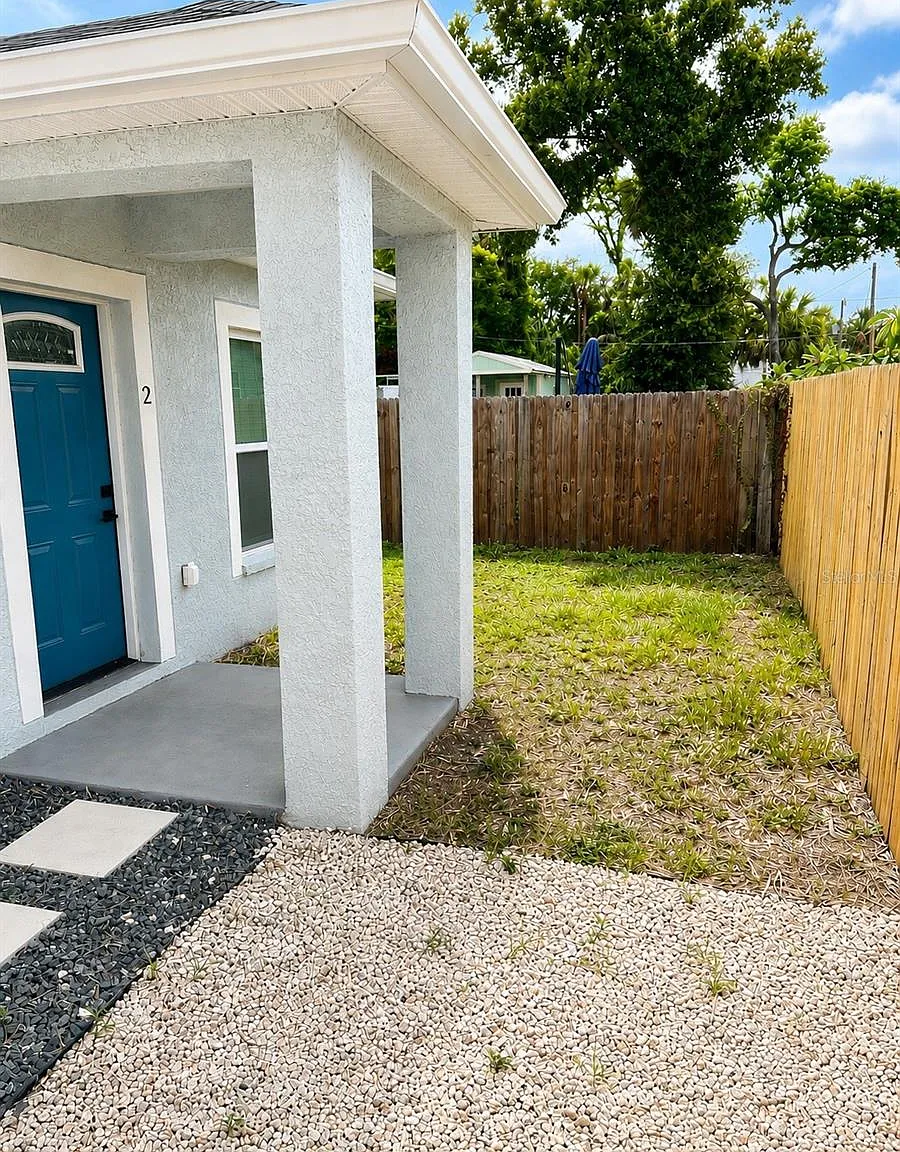 2 bed, 2.0 bath, 900 sqft, $2,800 — Photo 2