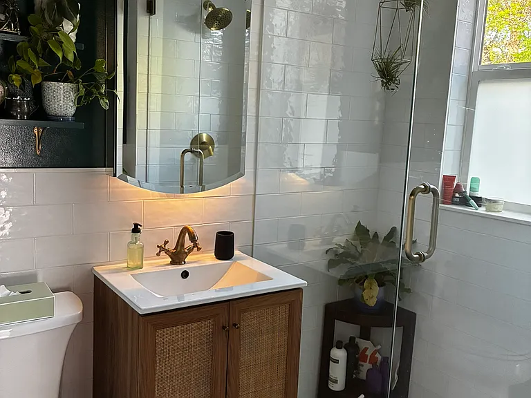 Full upstairs bath, newly renovated