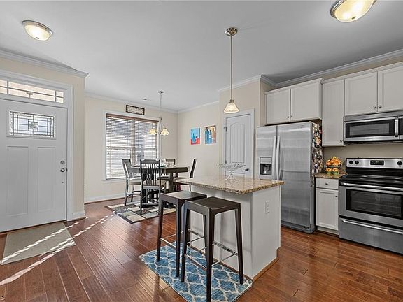 5th image of 1202 Yellow Wood Dr