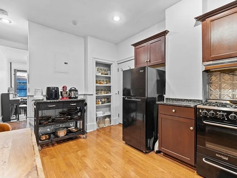 33 Irving St #4 — Photo 8