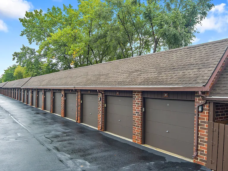 Fox Grove Apartments, LLC — Photo 16