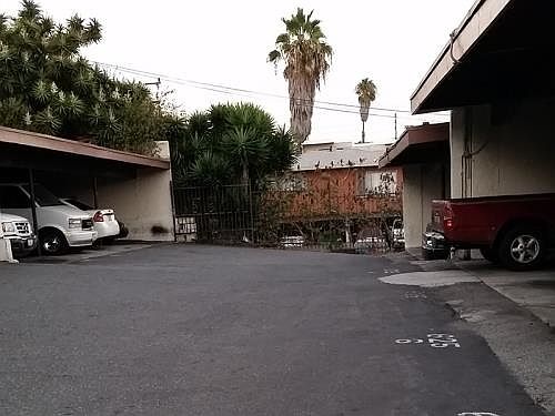 5th image of 621 W Hyde Park Blvd #109