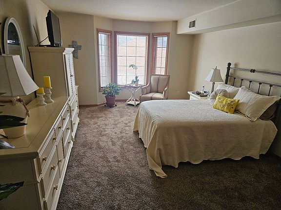 5th image of W239N5856 Maple Ave #1