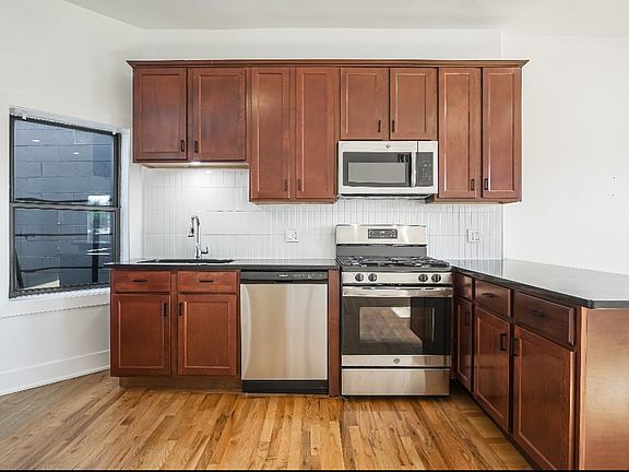 5th image of 1421 W Chicago Ave APT 3R