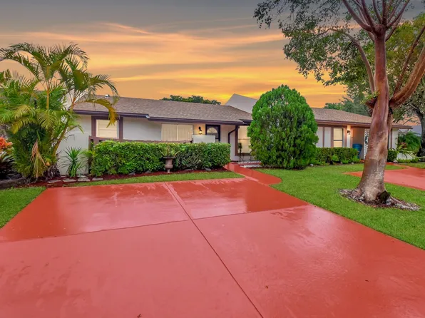 3 Knightsbridge Lane, Boynton Beach, FL 33426