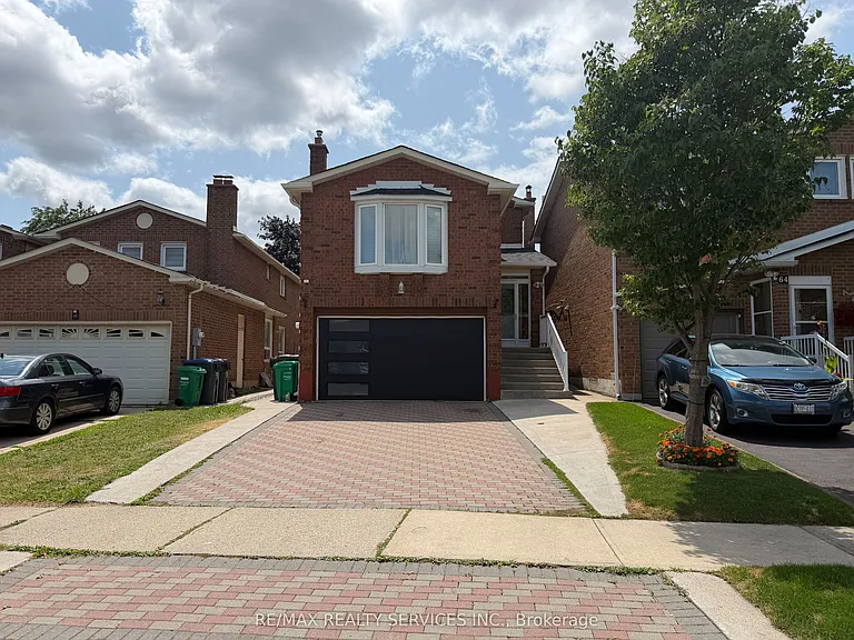 62 Trewartha Cres — Photo 1