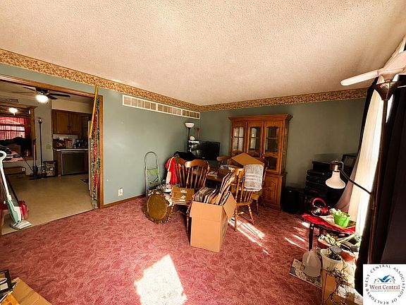 3rd image of 220 Warsaw Rd