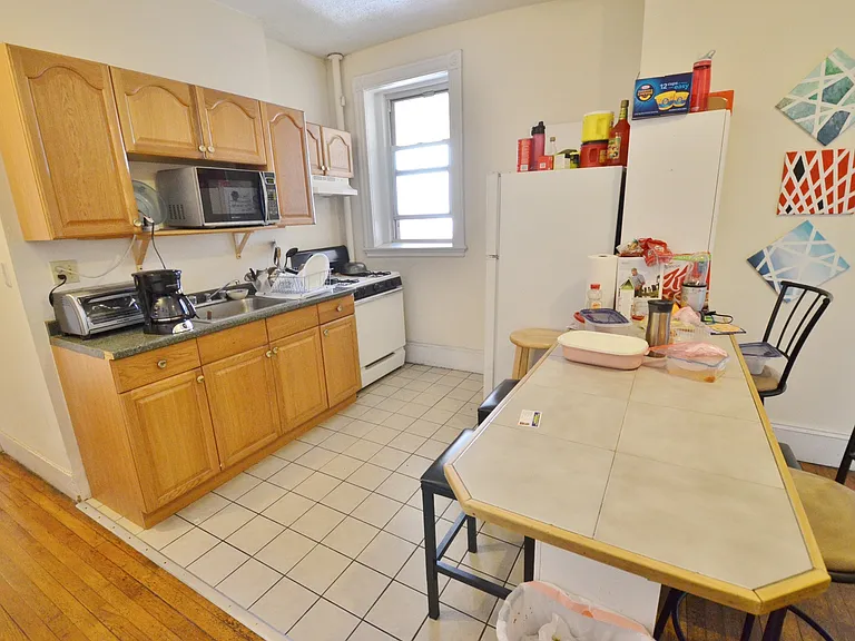 56 Queensberry St #4 — Photo 6