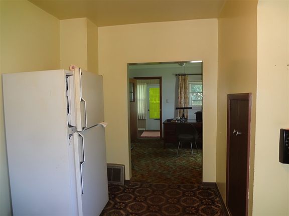 3rd image of 1008 Forest Ave
