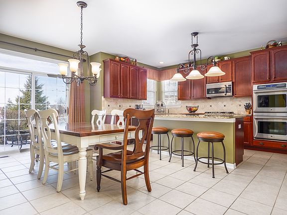 4th image of 9947 Stockton Ln