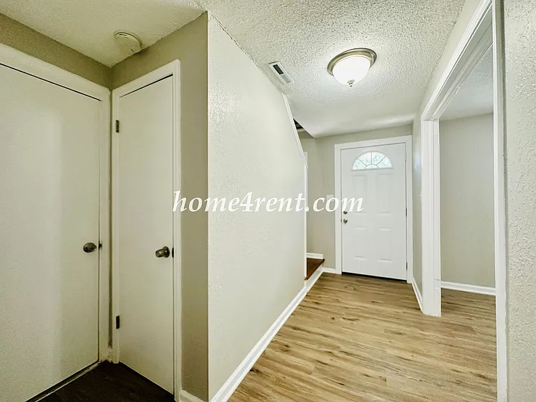 7421 Hardy Ave — Photo 3