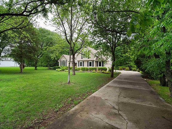 3rd image of 704 Folks Rd