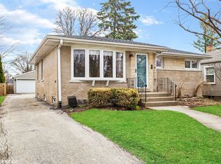 821 N Patton Ave, Arlington Heights, IL 60004