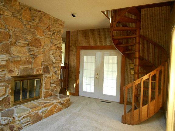 Living room/stairway to 2nd 