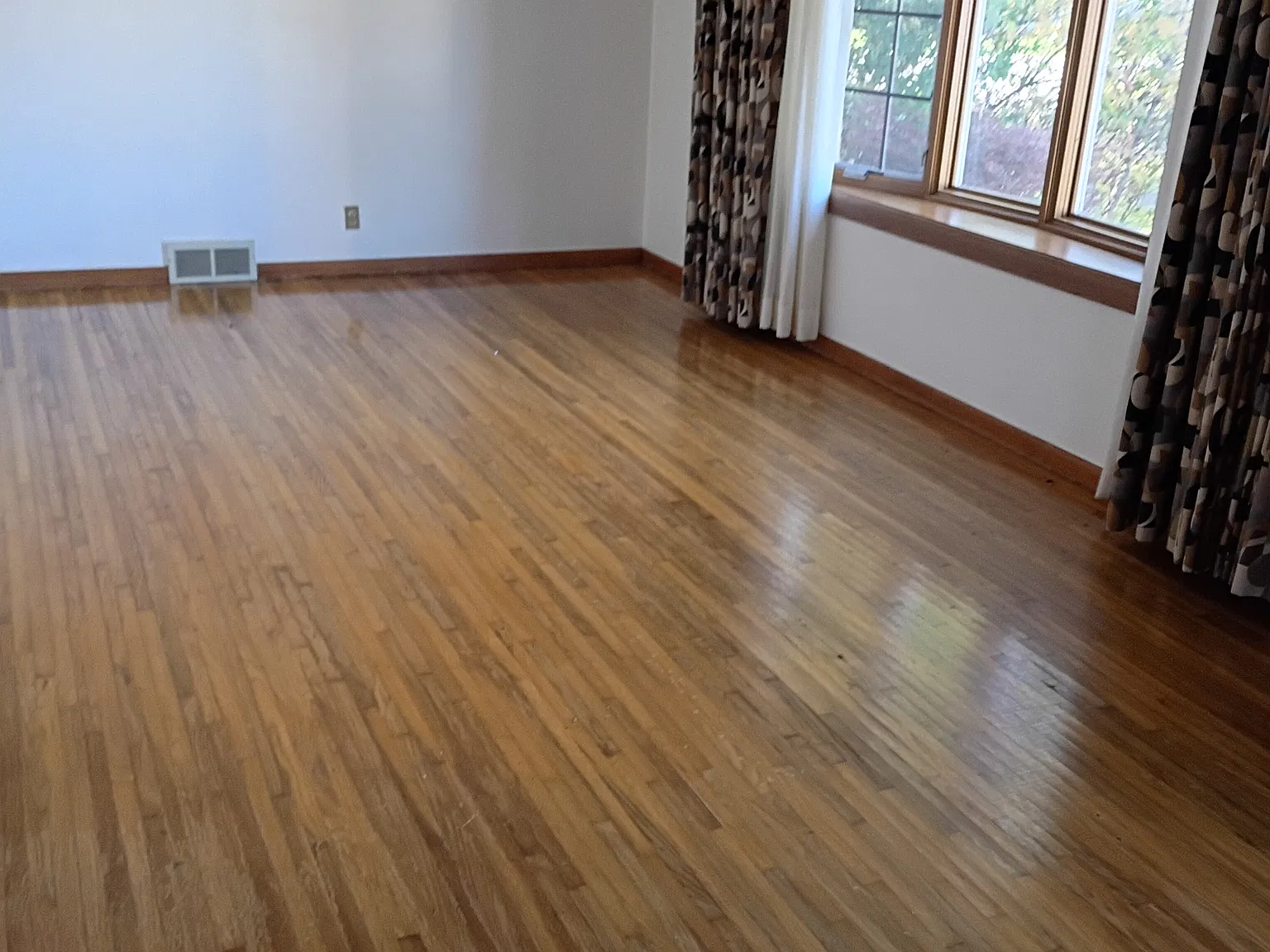 3 bed, 1120 sqft, $1,900 — Photo 4