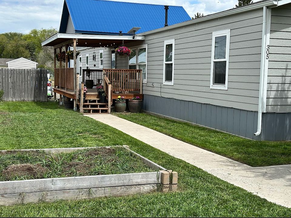 1st image of 305 W Railroad Ave N