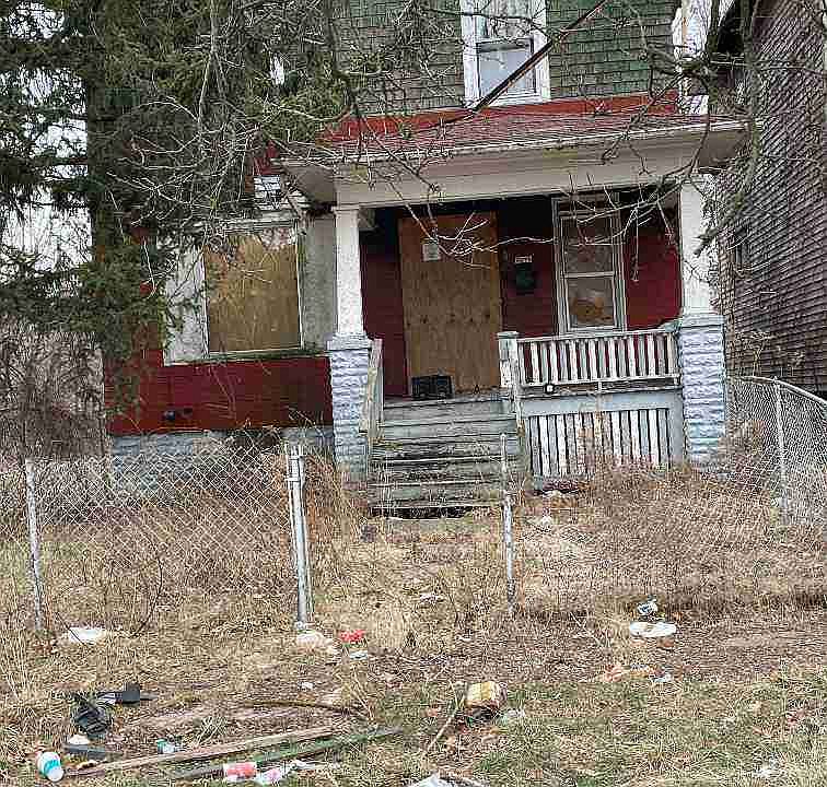 8978 N Clarendon