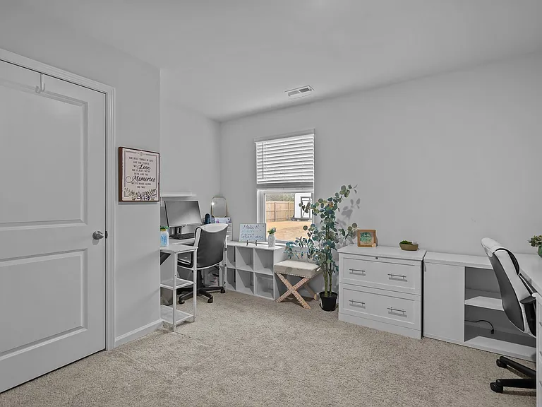 402 Folkstone Rd — Photo 16