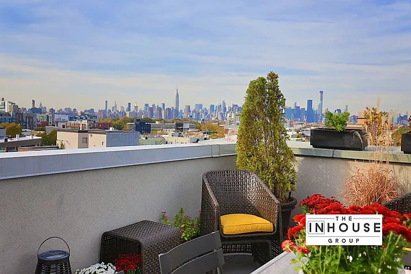 Sold by The In House Group | media 36