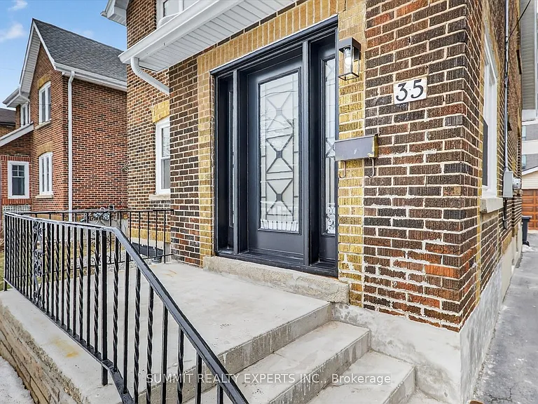 35 Court St N — Photo 5