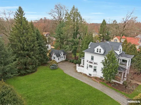 182 La Roche Ave, Harrington Park, NJ 07640