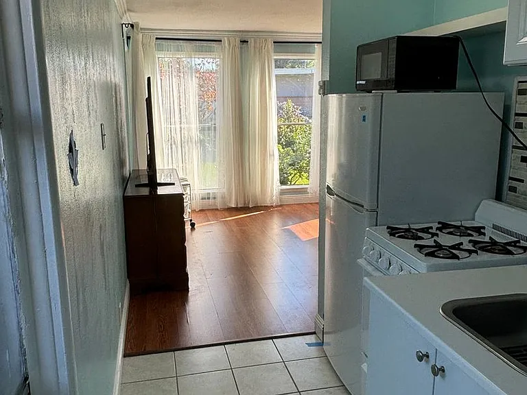 2832 Charlemagne Ave — Photo 9