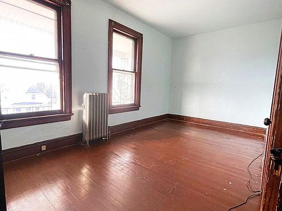 4th image of 1411 Pine St Floor 3