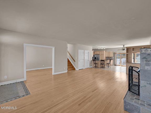 4th image of 827 13th Avenue