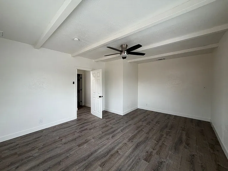 535 Jackson St — Photo 8
