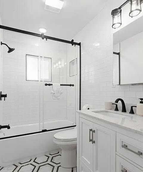 1224 N Ogden Dr — Photo 32