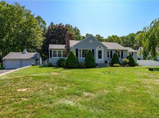 419 Village St, Northford, CT 06472