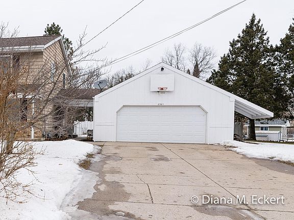 3rd image of 2581 Rockhill Dr NE