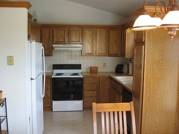 Open Kitchen/Dining Area