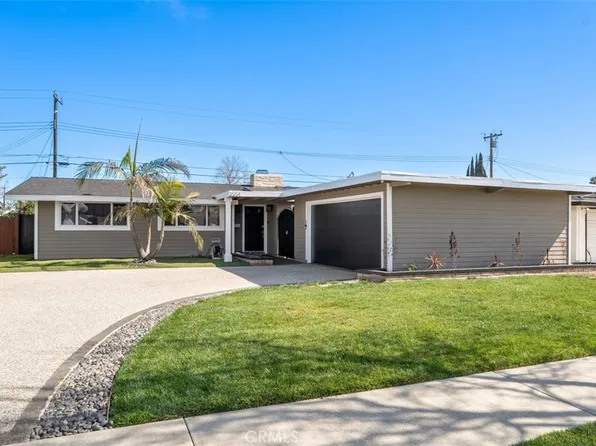2554 Carnegie Ave, Costa Mesa, CA 92626