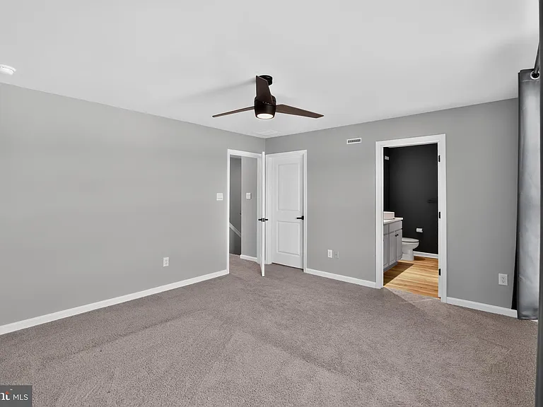491 N Palace Dr — Photo 23