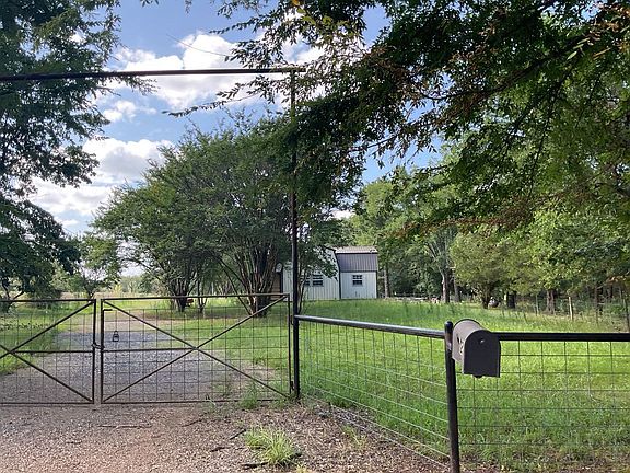 2nd image of 822 NE County Road 2170