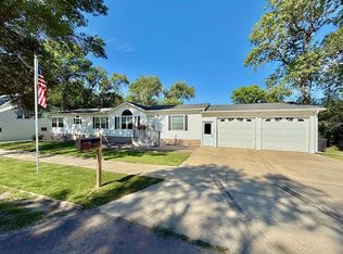 302 2nd St S, Bristol, SD 57219